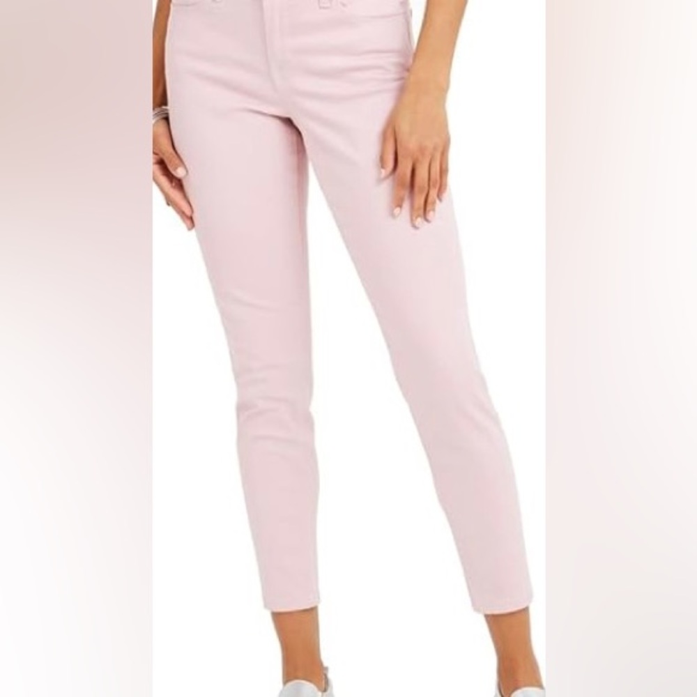 Woman’s St. John’s bay skinny leg pink jeans size 16 jeans have extra stretch